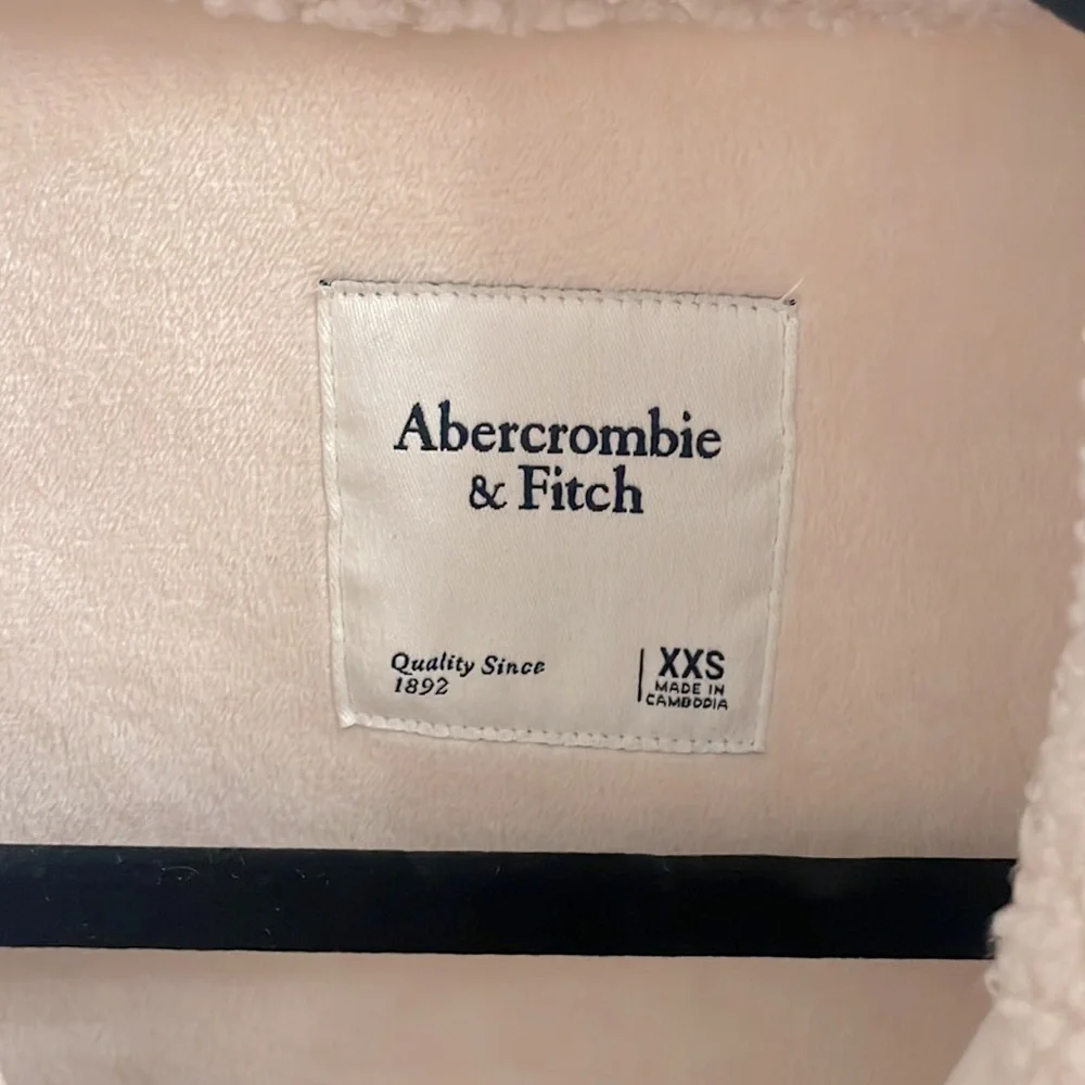 Abercrombie & Fitch Cream Sherpa Shirt Jacket - Picture 7 of 8